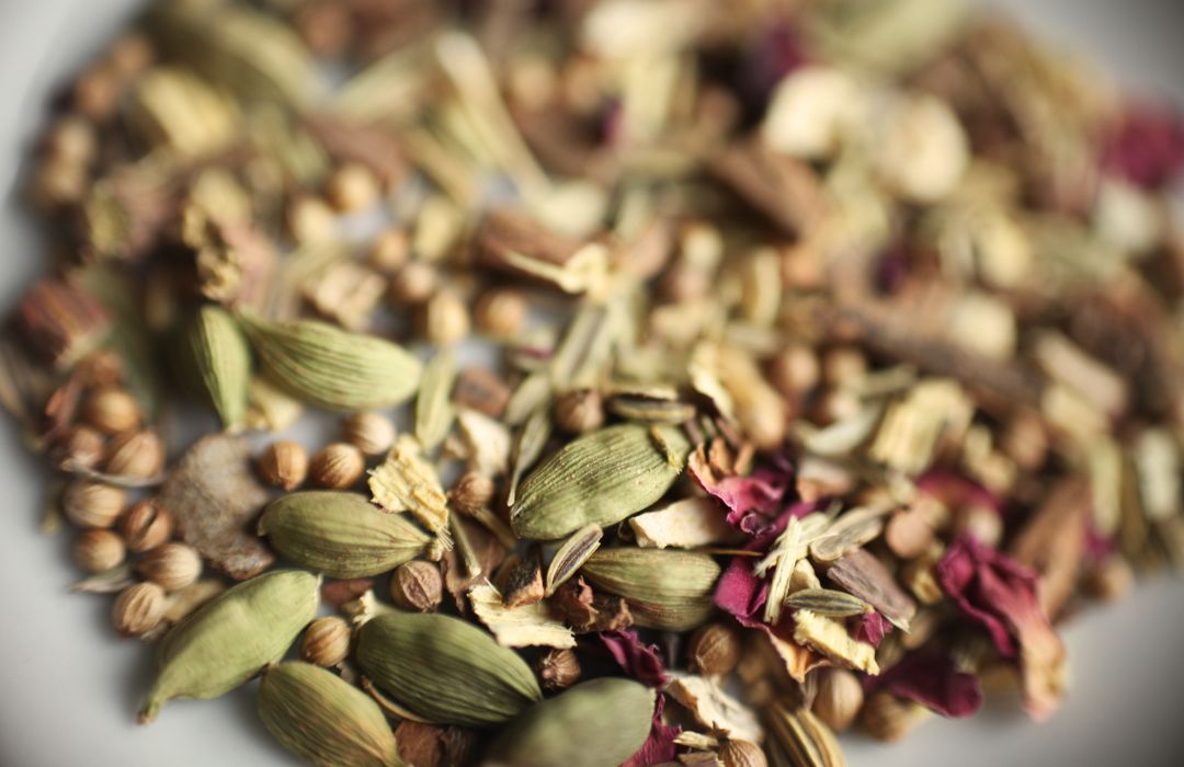 Infusiones ayurvédicas: guía clara de Vata, Pitta y Kapha (y cómo elegir la tuya)