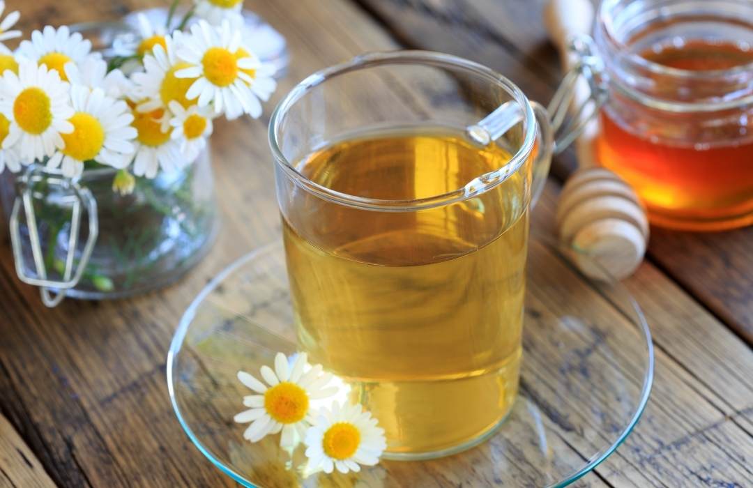 8 infusiones para dormir mejor: valeriana, pasiflora, manzanilla y más